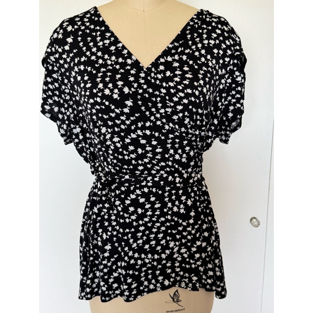 A.U.W vneck wrap stretch knit peplum top flutter sleeve Size 2X Black Floral